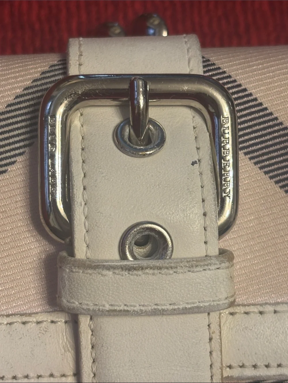 Burberryblu label  Cream and Beige Buckle Accent kisslock  Wallet